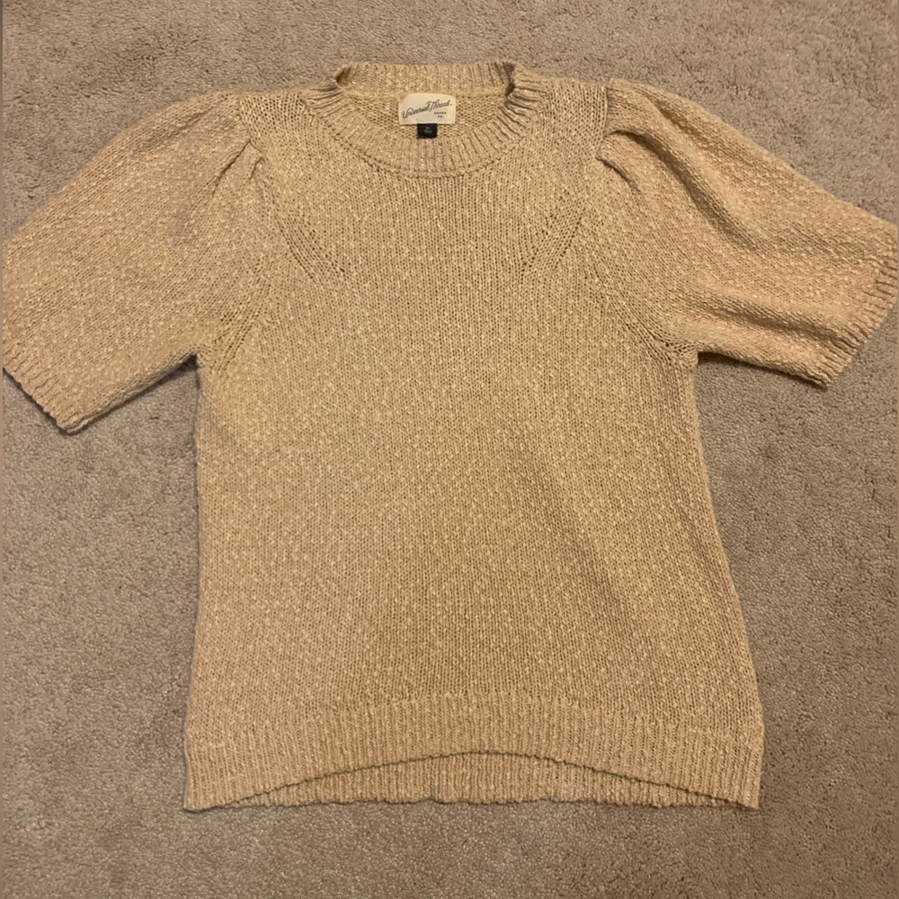 Beige Universal threads short sleeve sweater. Size XS. Excellent condition